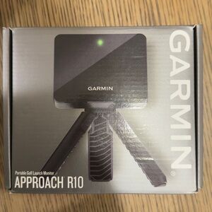 Garmin Approach R10 with Black and Gray Design